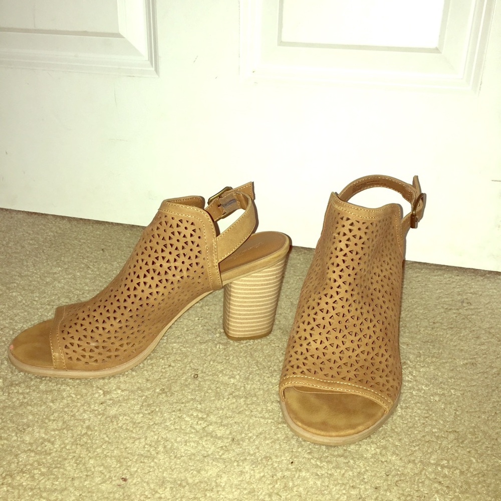 Universal threads heels